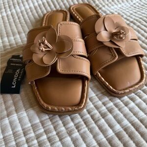 NWT London Fog Tan Floral Women's Sandals